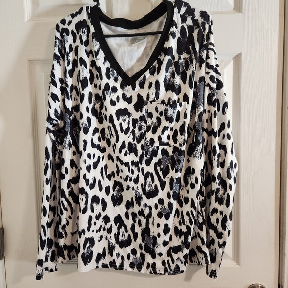 Voxget Tops - NWOT Voxget long sleeve